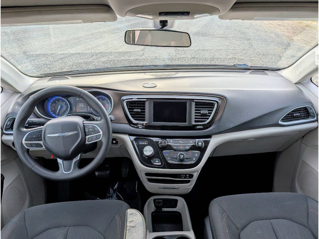 Used 2018 Chrysler Pacifica LX FWD image 29