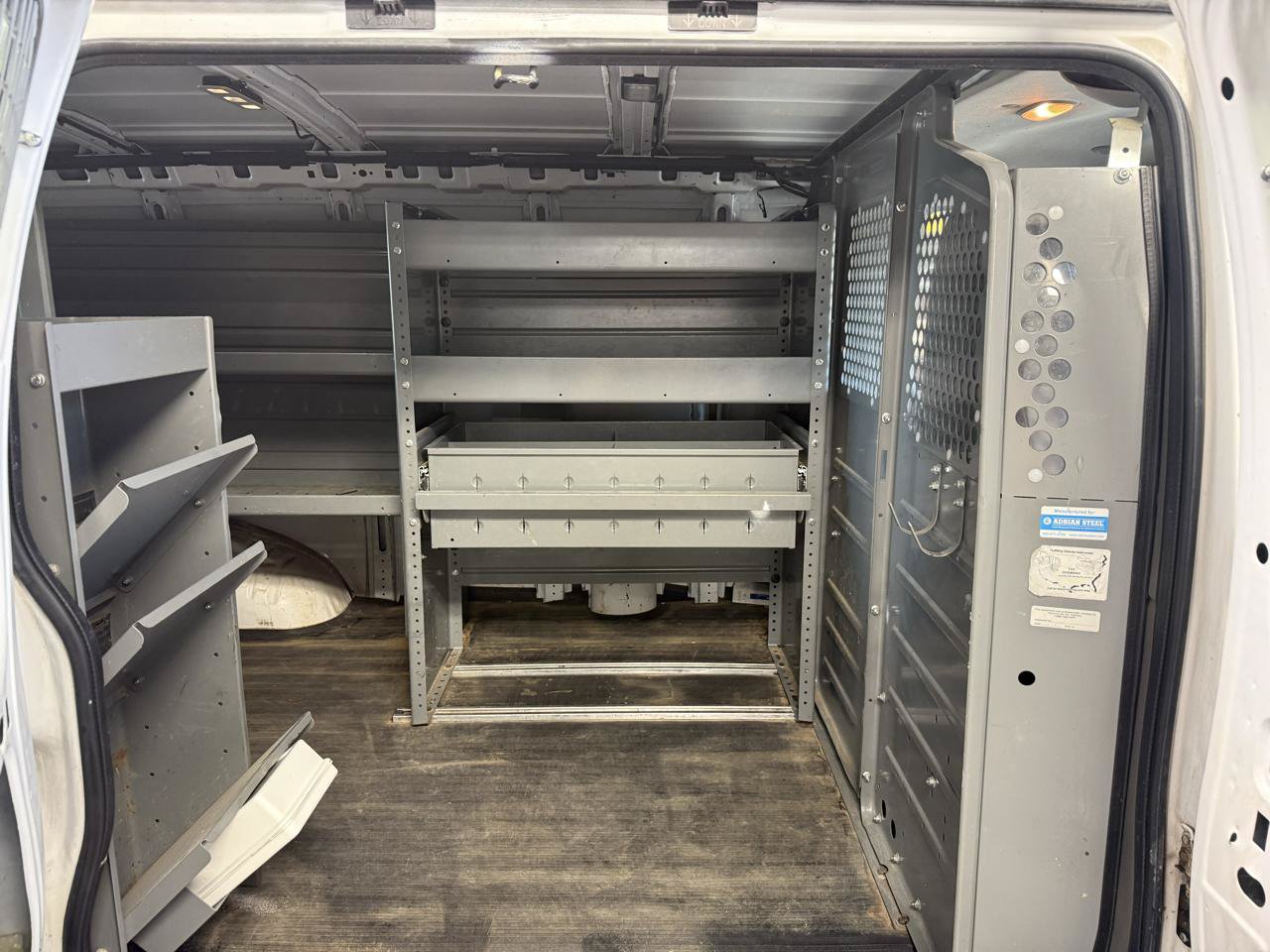 Used 2015 Chevrolet Express 2500 RWD image 22