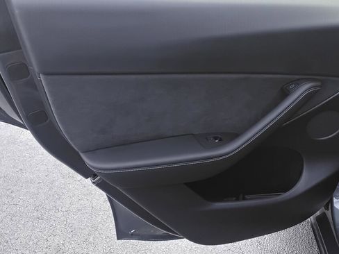 Used 2023 Tesla Model Y AWD image 19