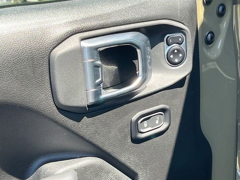 Used 2025 Jeep Gladiator Sport image 17