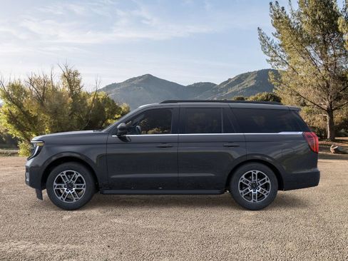 New 2025 Ford Expedition Active image 3