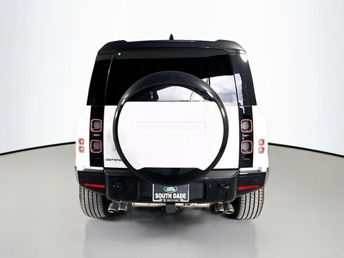 Used 2025 Land Rover Defender 110 V8 AWD/4WD image 6