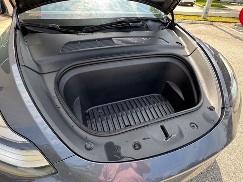 Used 2021 Tesla Model Y Long Range AWD/4WD image 4