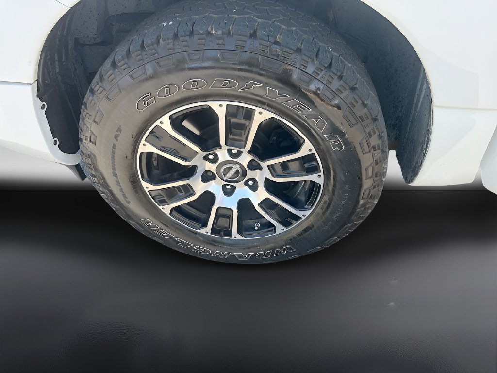 Used 2024 Nissan Titan SV AWD/4WD image 17