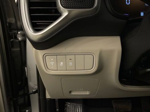 Used 2025 Kia Soul LX w/ LX Technology Package FWD image 14
