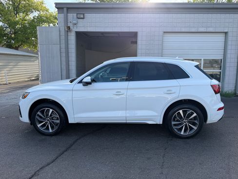 Used 2021 Audi Q5 2.0T Premium Plus w/ Premium Plus Package AWD/4WD image 2