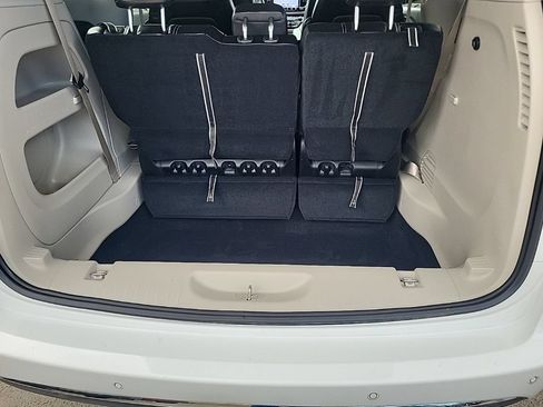 Used 2024 Chrysler Pacifica Touring-L FWD image 20