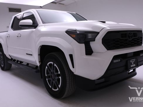 Used 2024 Toyota Tacoma TRD Sport image 7