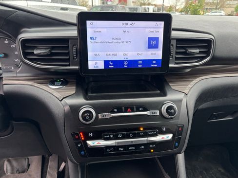Used 2020 Ford Explorer Limited w/ Class III Trailer Tow Package AWD/4WD image 12