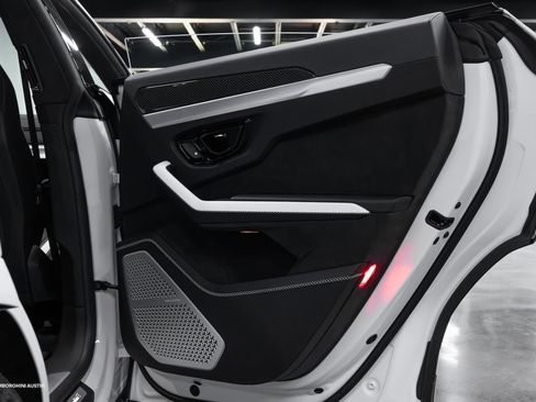 New 2025 Lamborghini Urus SE image 44