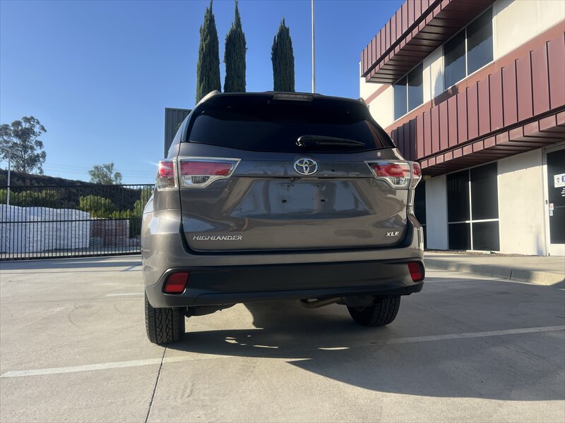 Used 2014 Toyota Highlander XLE FWD image 16