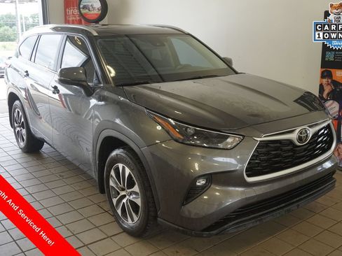 Used 2023 Toyota Highlander XLE AWD/4WD image 1