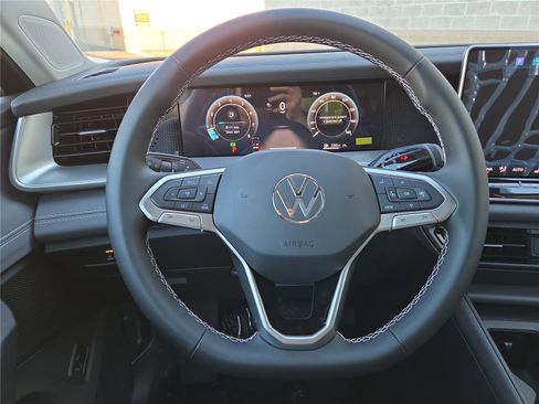 New 2026 Volkswagen Tiguan SE image 13