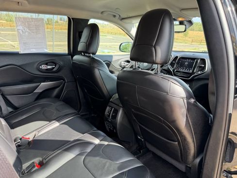 Used 2019 Jeep Cherokee Limited AWD/4WD image 24