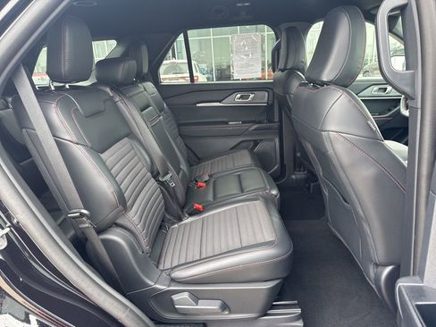 Used 2025 Ford Explorer ST-Line w/ ST-Line Street Pack image 29