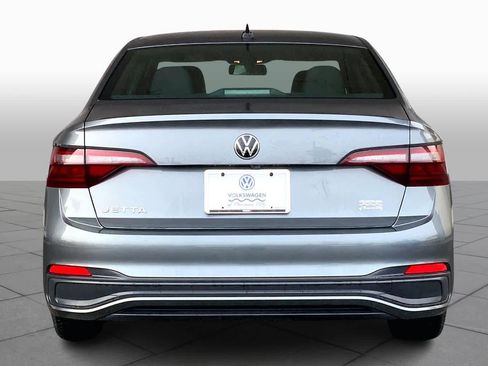 Used 2022 Volkswagen Jetta Sport image 5