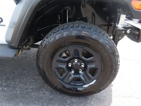 Used 2021 Jeep Gladiator Sport AWD/4WD image 12