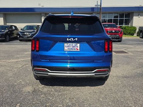 Used 2022 Kia Sorento S w/ Panoramic Sunroof Package FWD image 5