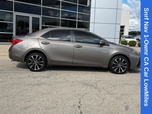 Used 2019 Toyota Corolla SE w/ SE Premium Package FWD image 2
