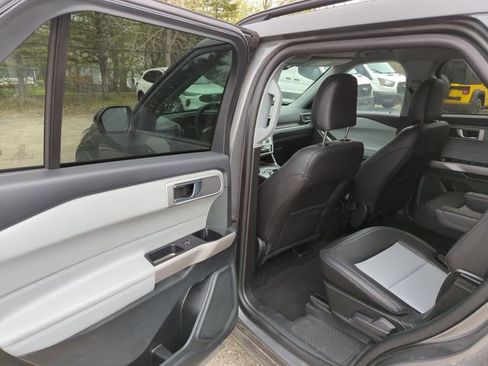 Certified 2024 Ford Explorer XLT w/ Equipment Group 202A AWD/4WD image 12