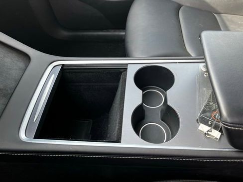 Used 2022 Tesla Model Y Performance image 23