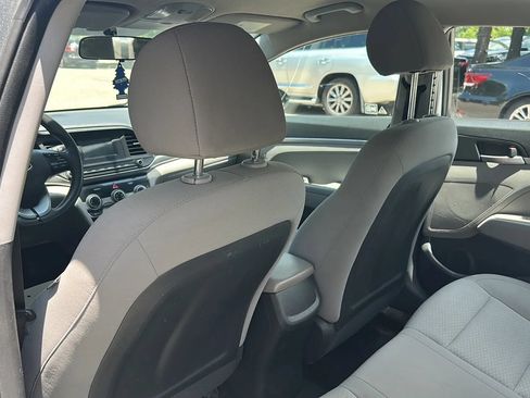 Used 2019 Hyundai Elantra SE FWD image 15