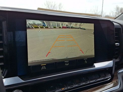 Used 2024 Chevrolet Silverado 1500 LT w/ Z71 Off-Road Package image 4