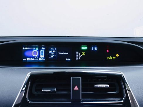 Used 2022 Toyota Prius XLE image 13