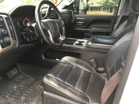 Used 2016 GMC Sierra 2500 Denali w/ Duramax Plus Package AWD/4WD image 4
