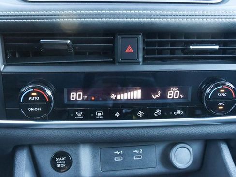 Used 2025 Nissan Rogue SV image 24