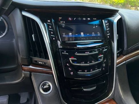 Used 2016 Cadillac Escalade Premium AWD/4WD image 37