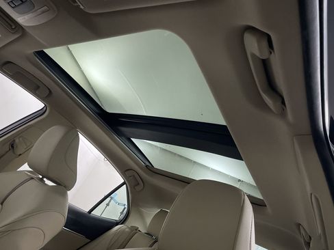 Used 2019 Toyota Camry XLE w/ Carpet Mat Package image 18