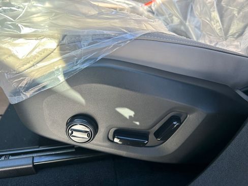 New 2026 Volvo XC90 B6 Plus w/ Protection Package Premier image 11