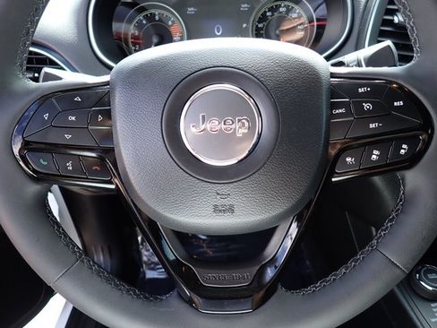 Used 2023 Jeep Cherokee Altitude Lux AWD/4WD image 17