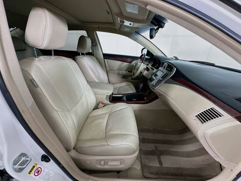 Used 2012 Toyota Avalon Limited image 31