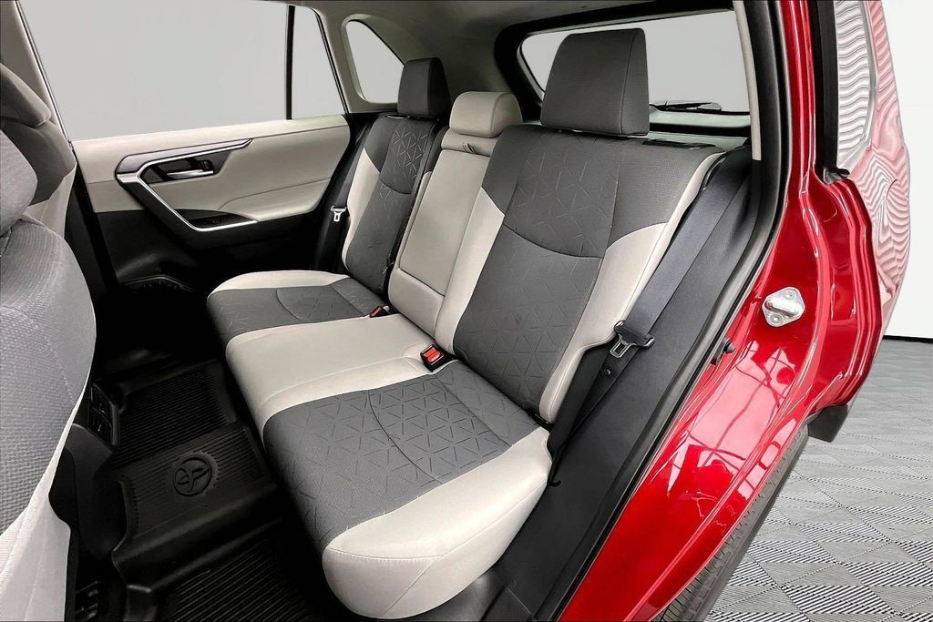Used 2025 Toyota RAV4 XLE w/ Convenience Package FWD image 26