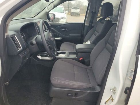 Used 2023 Nissan Frontier SV image 16