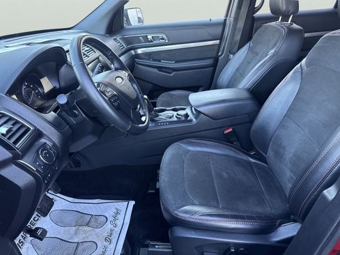 Used 2019 Ford Explorer XLT w/ XLT Sport Appearance Package image 15