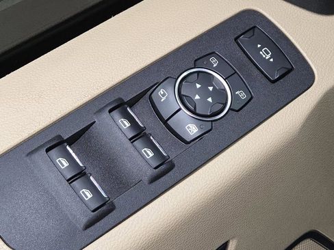 Used 2017 Ford F250 Lariat w/ Chrome Package image 22