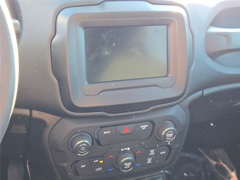 Certified 2020 Jeep Renegade Latitude image 27