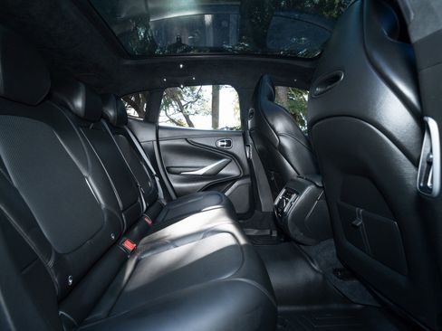 Used 2021 Aston Martin DBX image 17