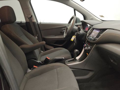 Used 2020 Chevrolet Trax LS w/ Tint and Cruise Package FWD image 21