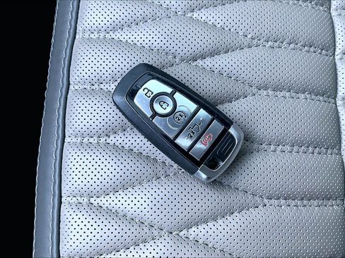 Used 2025 Ford F250 Platinum w/ Platinum Plus Package image 14