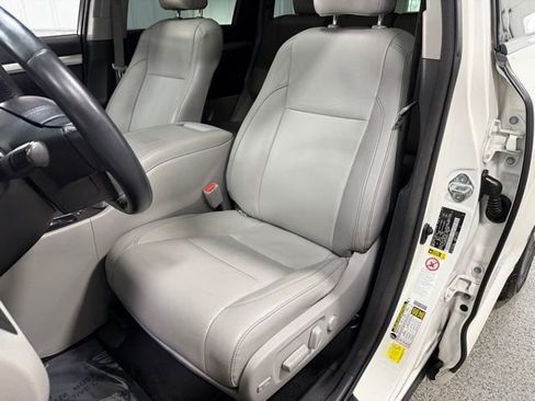 Used 2016 Toyota Highlander XLE AWD/4WD image 25