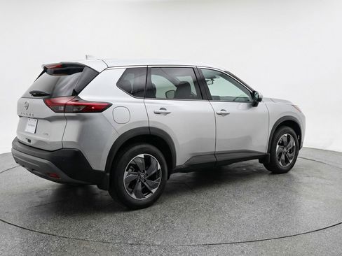 Used 2025 Nissan Rogue SV FWD image 9
