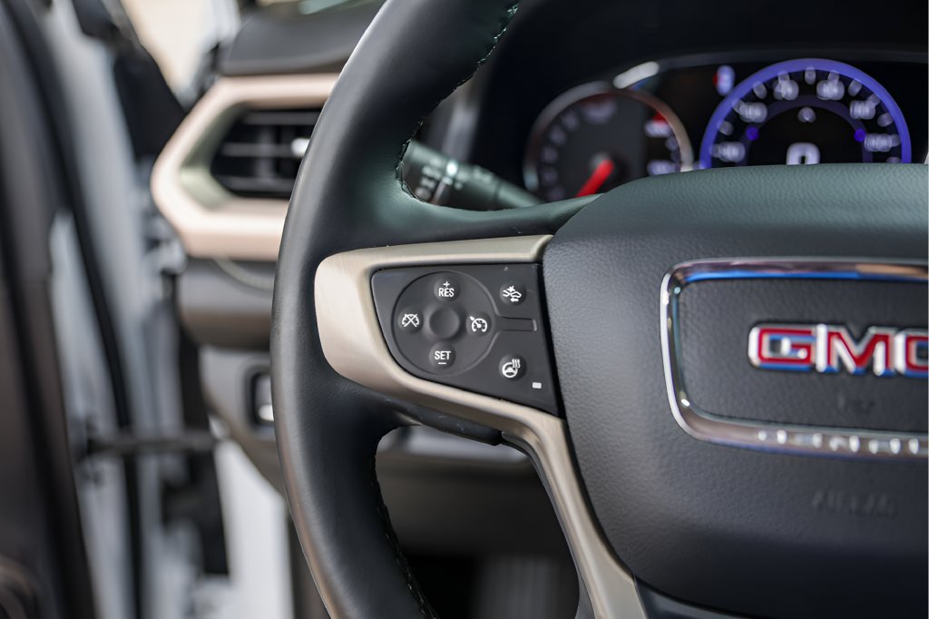Used 2023 GMC Acadia Denali w/ Denali Technology Package AWD/4WD image 11