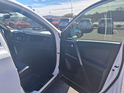 Certified 2016 Toyota RAV4 SE image 6