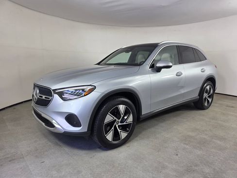 Certified 2024 Mercedes-Benz GLC 300 image 8