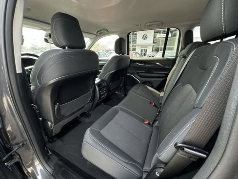 Used 2022 Jeep Grand Cherokee Laredo w/ Luxury Tech Group I image 20