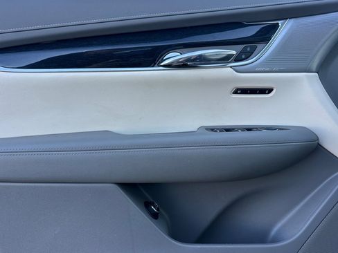 Certified 2025 Cadillac XT6 Premium Luxury image 11